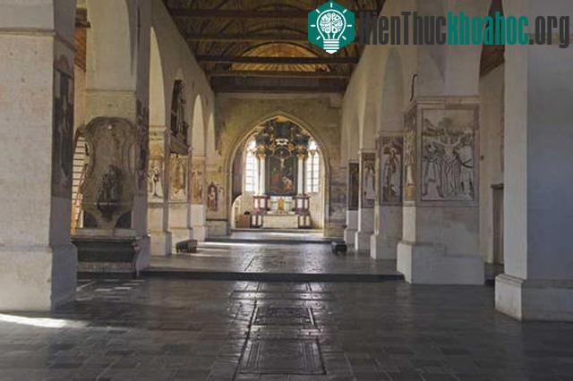 Các nữ tu của dòng Beguinages có thể là một phụ nữ chưa chồng, hoặc bỏ chồng hay đã góa chồng... có thể là một người giàu có hay một người vô gia cư đều có thể tham gia.