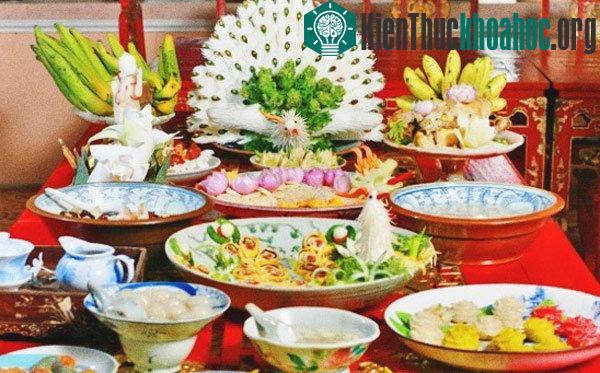 Các món ăn trong bữa tiệc cung đình xưa được mô phỏng lại.
