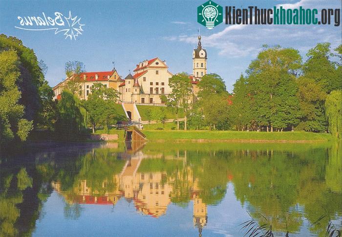 Trong nhà thờ có linh cữu của 72 thành viên gia tộc Radziwill