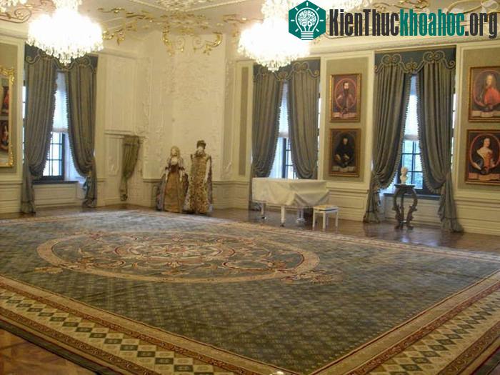 Kiến trúc, trang trí bên trong lâu đài