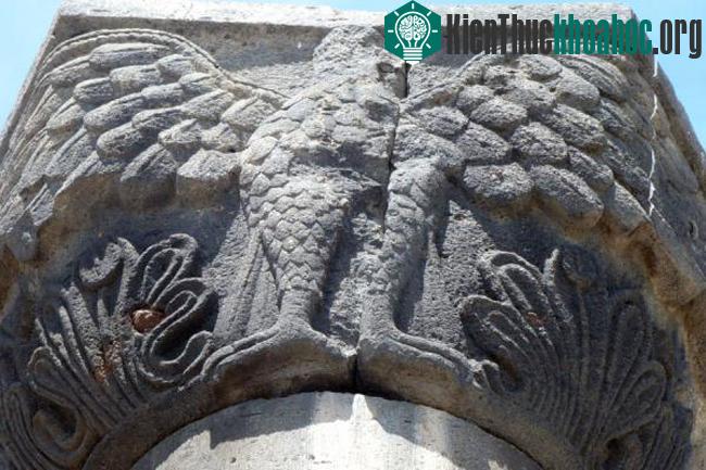 Những phế tích còn lại hiện nay tại di chỉ Zvartnots, Armenia