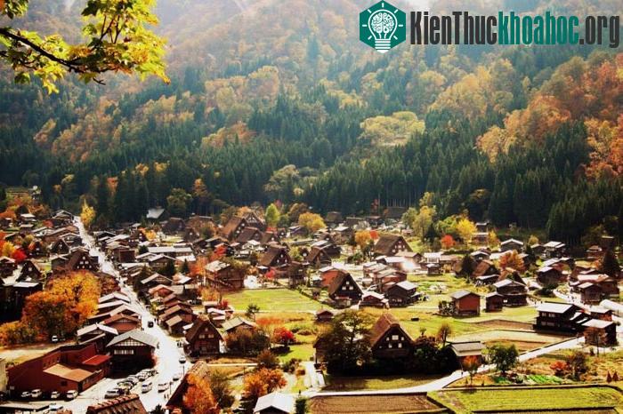 Làng cổ Shirakawa-go và Gokayama được Unesco công nhận là Di sản văn hóa thế giới năm 1995.