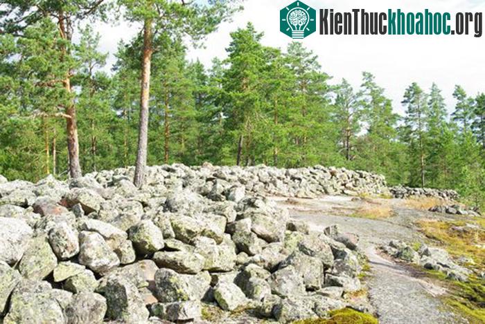 Tuy không phải là địa điểm du lịch hấp dẫn nhưng nơi đây hàng năm vẫn có khá đông khách du lịch tới thăm quan, tìm hiểu về lịch sử.