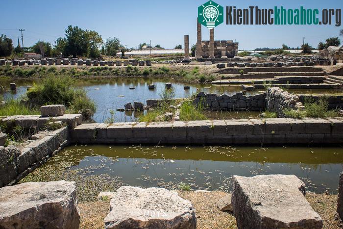 Sự hoàn hảo trong việc thiết kế và làm mộ của người Lycian được thể hiện rõ nét qua việc người Anh đã học hỏi phong cách kiến trúc này cũng như sử dụng một số hình điêu khắc trên các ngôi mộ này để...