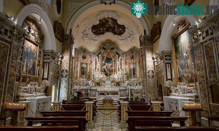 Phần kiến trúc bên trong công trình nhà thờ và tu viện ở Milano