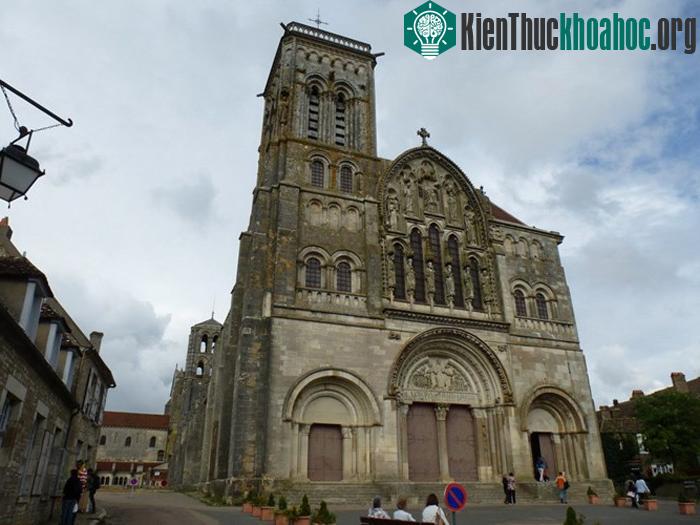 Nhà thờ, ngọn đồi ở Vezelay - Pháp- ảnh 7