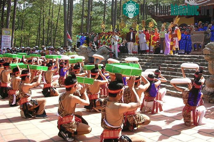Sự tích bánh chưng bánh giày dưới thời vua Hùng.