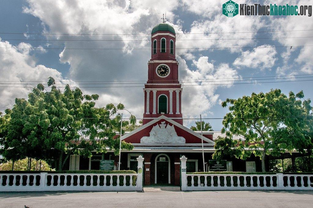Khu nhà Sunburry Plantation House, được coi như một viên bảo tàng lịch sử của Barbados với nhiều đồ vật có giá trị lịch sử.