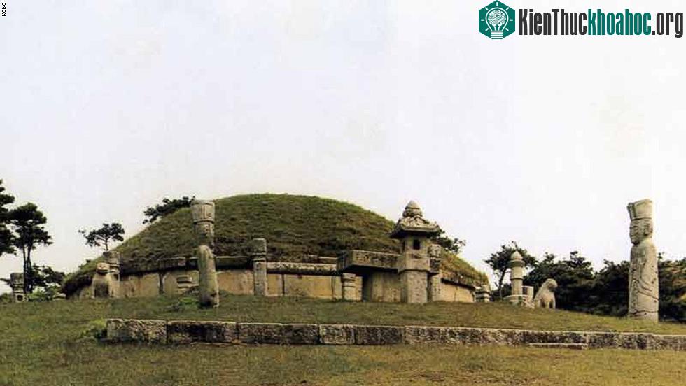 Không chỉ mang giá trị lịch sử, những công trình kiến trúc này còn mang giá trị nghệ thuật cao. Unesco đã khẳng đinh: Thành phố cổ Kaesong là bằng chứng đặc biệt về nền văn hóa vương triều Cao Câu Ly.