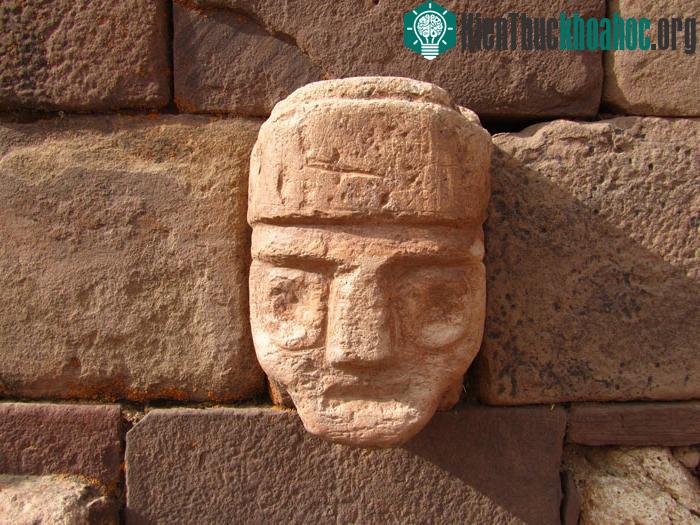 Sự thống trị của Tiwanaku bắt đầy suy giảm trong thế kỷ thứ 11 và sụp đổ vào thế kỷ 12 và lý do sụp đổ vẫn chưa được các nhà khảo cổ tìm ra.