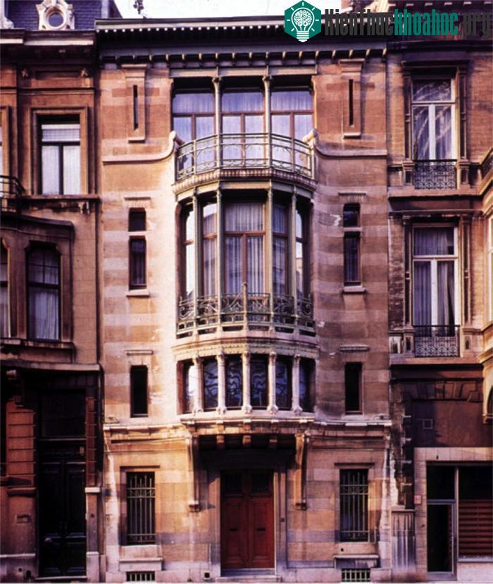 Đây được coi là công trình đầu tiên được xây dựng theo phong cách nghệ thuật mới Art Nouveau.