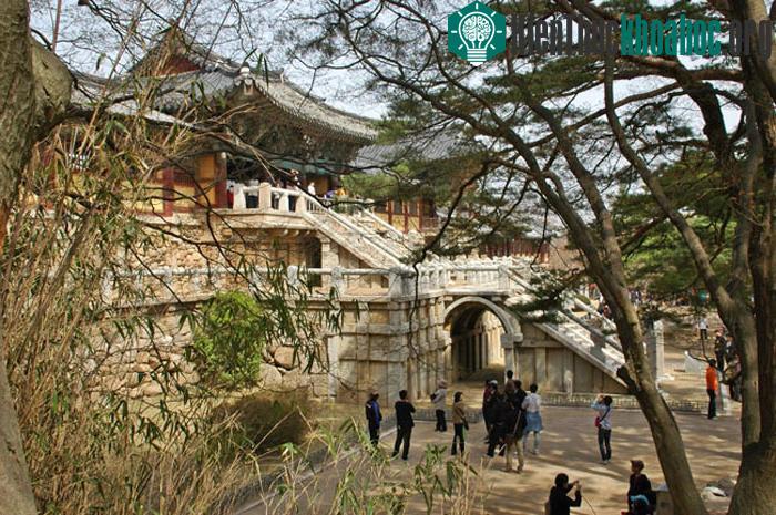 Đôi lúc, người ta xem Bulguksa là một phần của đất Phật.