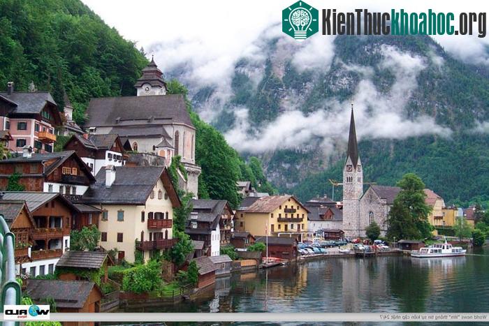 Cảnh quan văn hóa Hallstatt-Dachstein vùng Salzkammergut là minh chứng nổi bật cho sự kết hợp giữa yếu tố cảnh quan thiên nhiên và công trình kiến trúc hài hòa của con người.