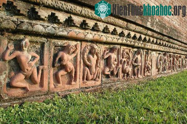 Cận cảnh các hình chạm khắc tại Viahara Paharpur