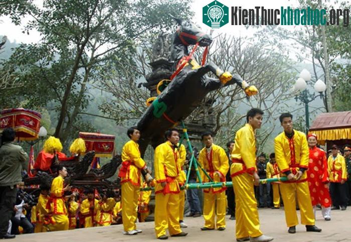 Hội Gióng ở đền Phù Đổng và đền Sóc