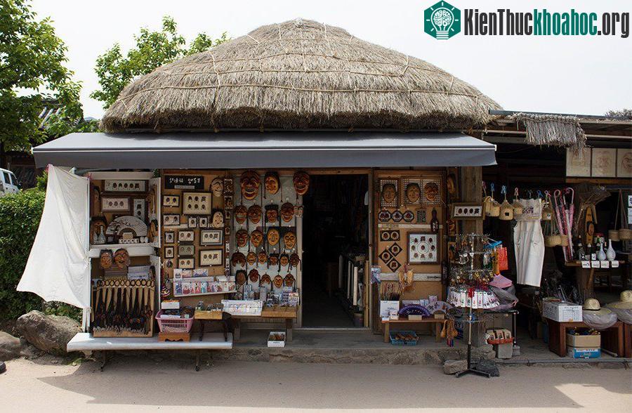 Làng Hahoe và Yangdong được xây trên sống núi.