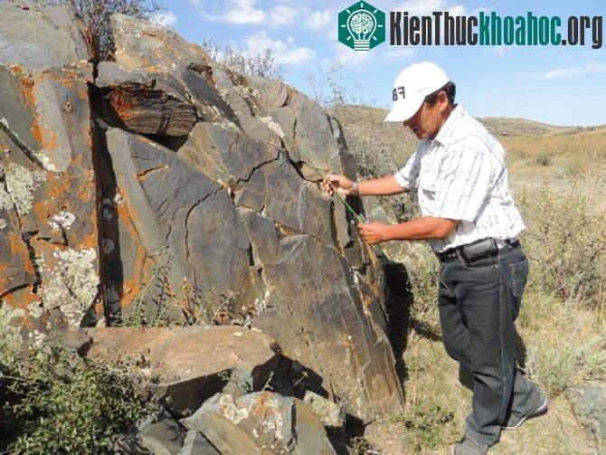 Qua viêc nghiên cứu các hình vẽ tại khu di chỉ khảo cổ này, các nhà lịch sử đã phác họa lại cuộc sống của cư dân địa phương cũng như những nghi lễ tôn giáo được thực hiện ở đây hàng nghìn năm trước.