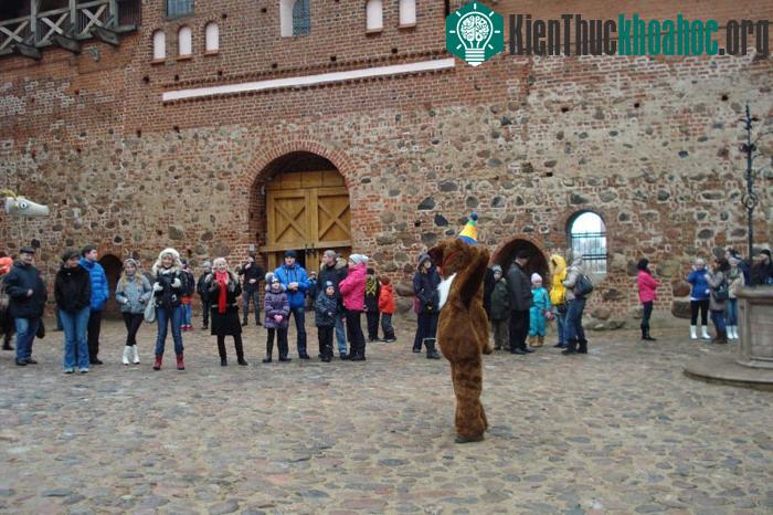 Unesco đã công nhận quẩn thể lâu đài Mirsky của Belarus là Di sản văn hóa thế giới năm 2000.