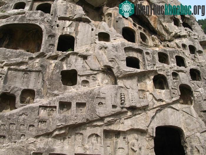 Unesco đã công nhận Hang đá Long Môn của Trung Quốc là Di sản văn hóa Thế giới năm 2000.
