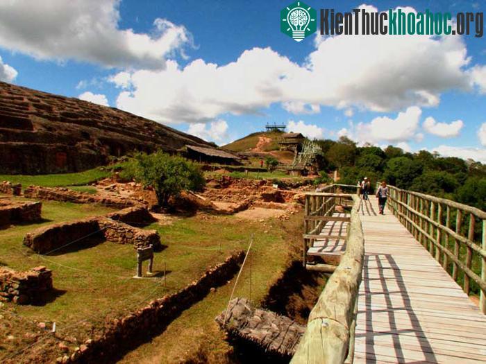 Do ảnh hưởng của thiên nhiên, con người tới khu di tích mà hiện nay di chi này đã được phong tỏa,, khách du lịch chỉ được phép đi trên những khu vực quy định.