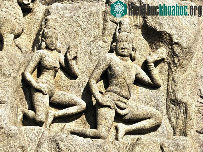 Bức phù điêu được dựng lên để tỏ lòng biết ơn thần Shiva.