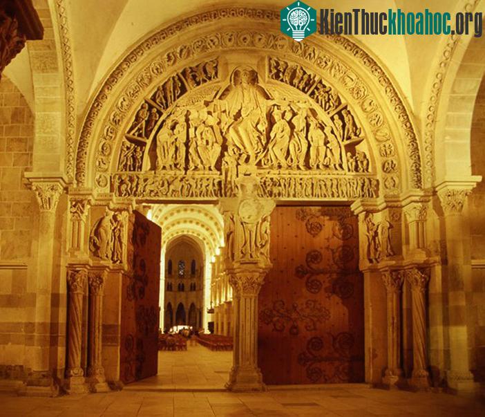 Nhà thờ, ngọn đồi ở Vezelay - Pháp- ảnh 10