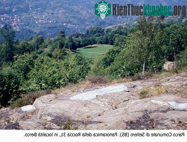 Các hình khắc trên đá ở Valcamonia - Italy