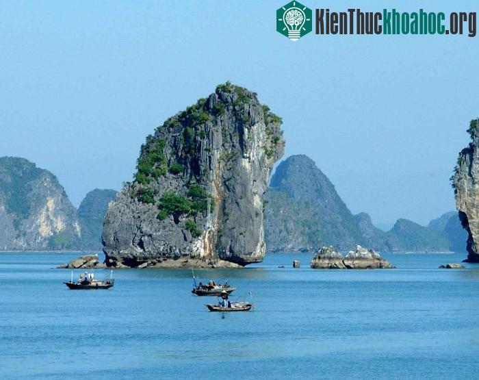 Vịnh Hạ Long - Kỳ quan đất dựng giữa trời cao ảnh 9