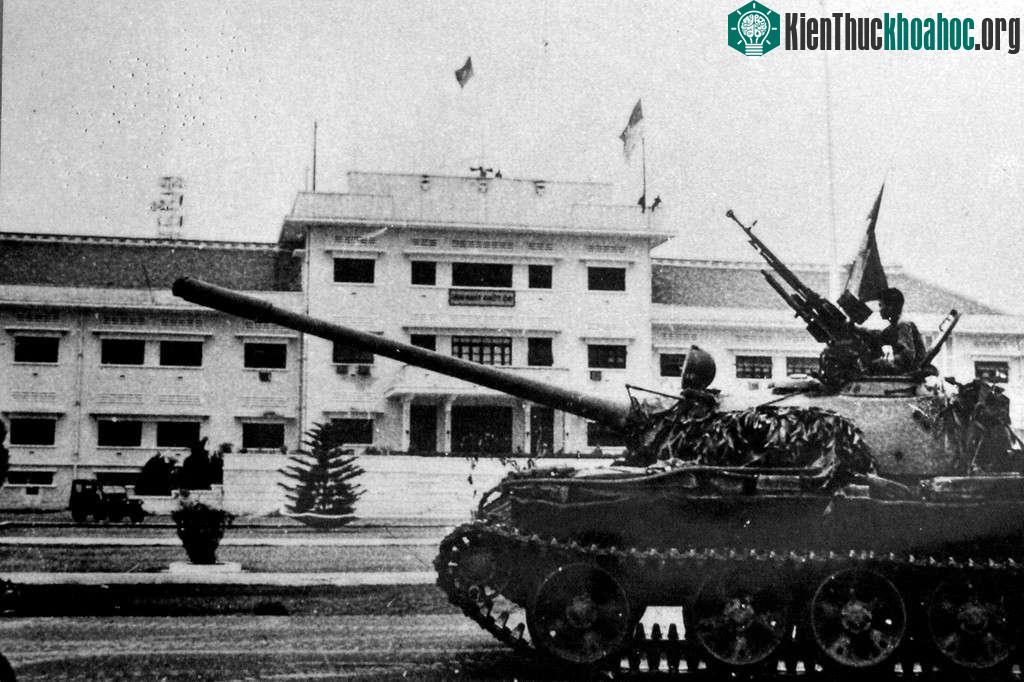 Đánh chiếm Bộ tổng tham mưu.