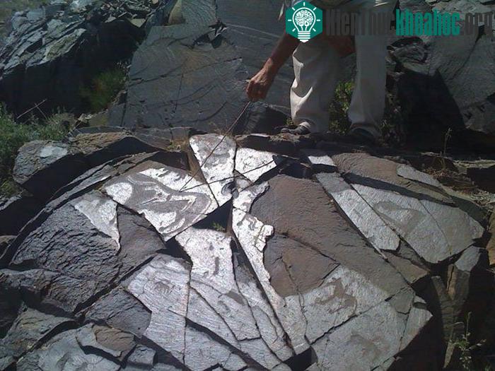 Unesco đã công nhận Tranh khắc đá tại khu vực khảo cổ Tamgaly của Kazakhstan là Di sản văn hóa thế giới năm 2004.