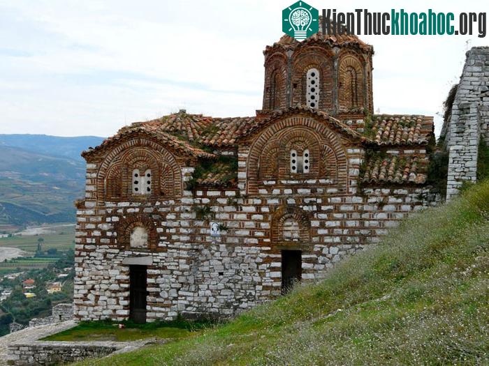 Chính phủ Albania đã công nhận hai thị trấn là di sản quan trọng của đất nước.