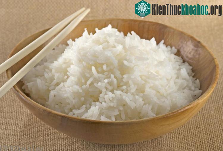 Khi ăn cơm với gà, tốt nhất nên uống nước súp. (Ảnh minh họa: diabetestreatmentguide.org).