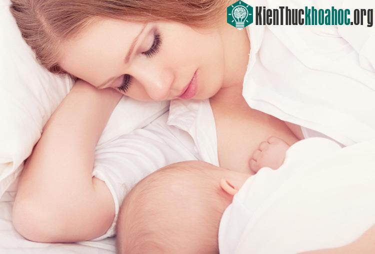 Có nhiều bà mẹ cảm thấy tự hào khi đã nuôi con bằng sữa mẹ.