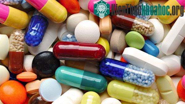 Việc lạm dụng quá mức thuốc kháng sinh là nguyên nhân dẫn đến tình trạng kháng thuốc kháng sinh nghiêm trọng. (Ảnh minh họa: intermediachannel.it)