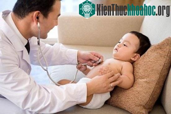 Cơ thể trẻ còn non nớt nên dễ mắc các bệnh về đường hô hấp khi trời trở lạnh. (Ảnh: Tổ Ấm Việt)