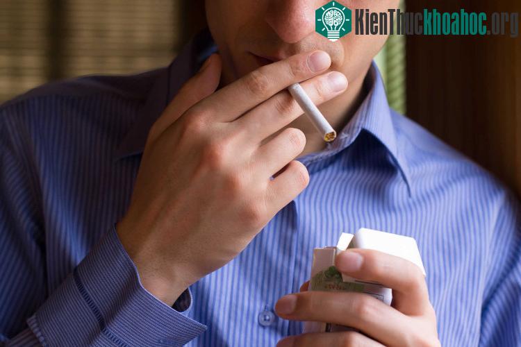Bệnh này chủ yếu xuất hiện ở nam giới nghiện thuốc lá.