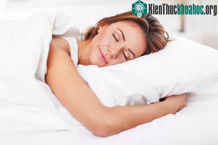 Giấc ngủ sâu xảy ra khi chúng ta không nằm mơ. (Ảnh: Andrey Popov).