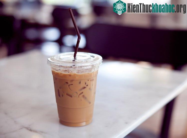 Không phải nhiệt độ của cà phê mà chất caffeine mới chính là thứ giúp giữ ấm cho cơ thể.