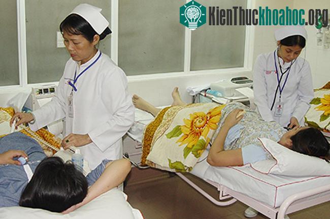 Các thai phụ có biểu hiện nghi ngờ nhiễm Zika sẽ được bệnh viện tư vấn cách xét nghiệm để tầm soát di tật đầu nhỏ. (Ảnh: HTD).