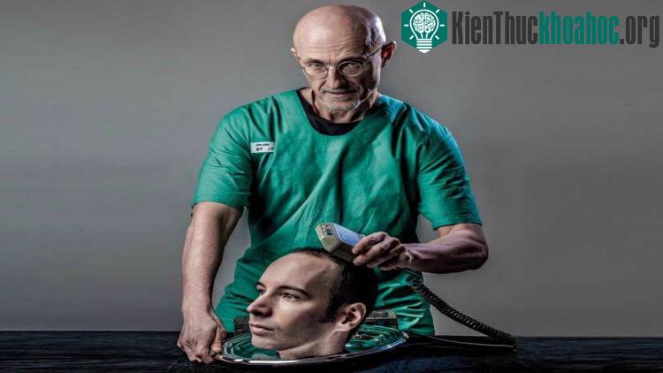 Bác sĩ Sergio Canavero dự định thực hiện phẫu thuật ghép đầu vào năm sau. (Ảnh minh họa: The Why).