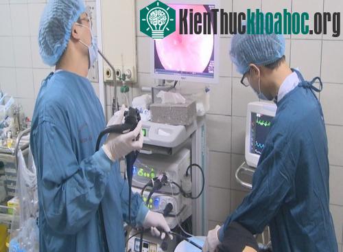 Những người có nguy cơ cao bị ung thư đường tiêu hóa nên thường xuyên đi nội soi đại trực tràng, dạ dày để phát hiện sớm bệnh. (Ảnh: N.P).