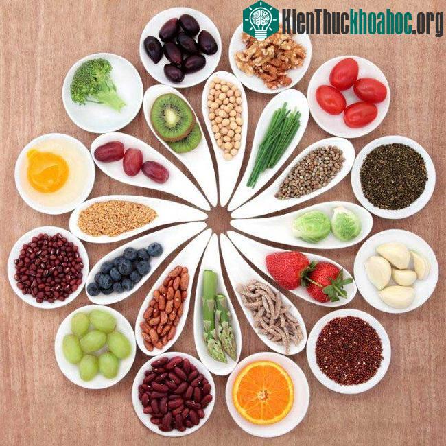 Không ăn thực phẩm bị nhiễm mốc, hóa chất, thuốc trừ sâu, thuốc bảo quản, tăng trọng. (Ảnh: HDF).