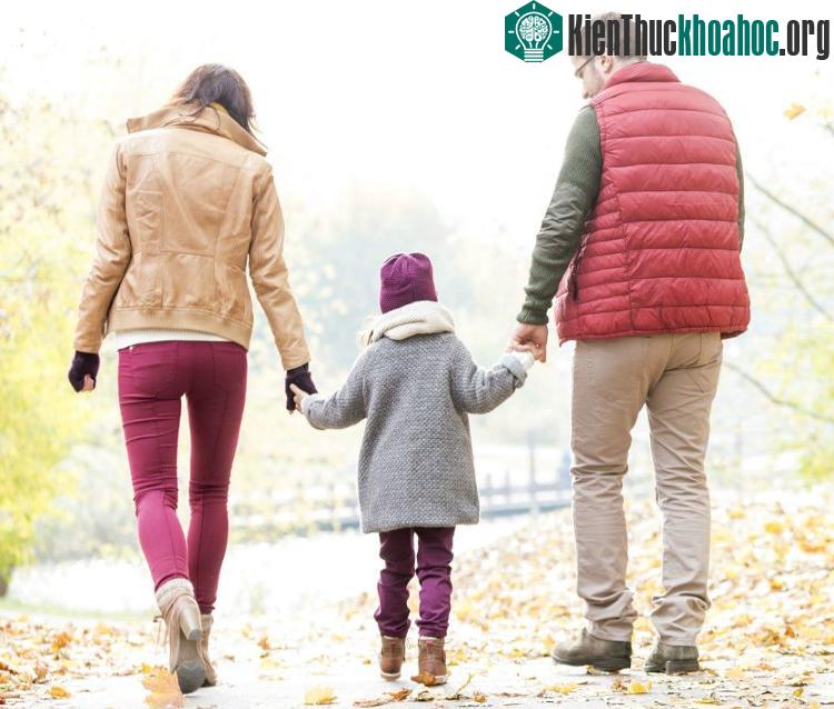 Theo các chuyên gia đến từ ĐH London thì việc đi làm ít đi có thể giúp chúng ta cân bằng tốt giữa công việc và cuộc sống. (Ảnh minh họa).