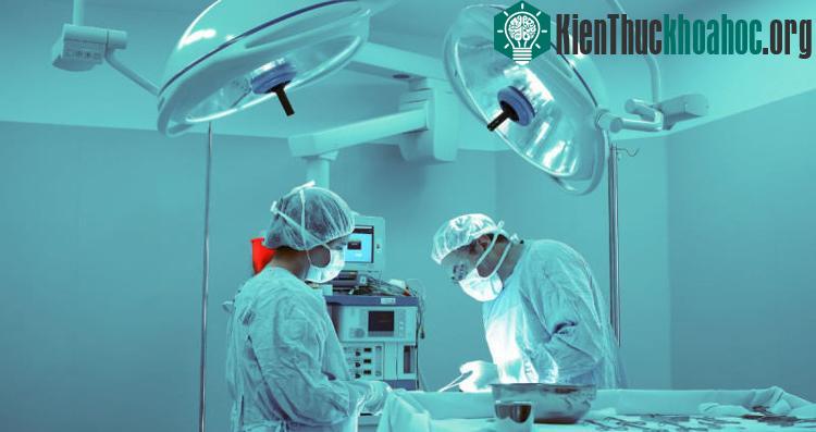 Phẫu thuật vào ban đêm nhiều rủi ro bởi hàng loạt nguyên nhân khác nhau. (Ảnh: Techly).