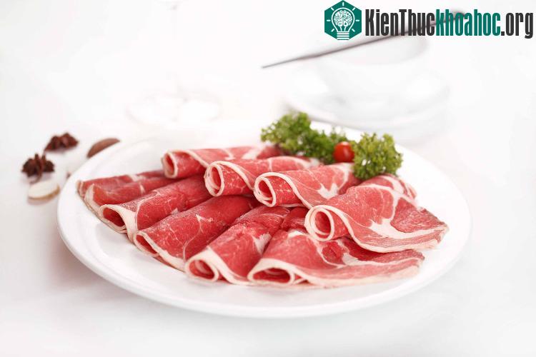 Cừu được cho ăn thức ăn trộn dầu 15 tuần trước khi bị giết thịt, khi đó, lượng axít omega-3 đã ngấm vào thịt cừu.
