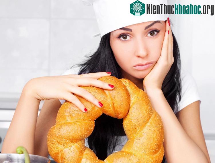 Đồ chiên và đồ ngọt dễ làm cho cơ thể sản xuất nhiều peroxit, tăng tình trạng viêm nhiễm. (Ảnh minh họa: News).