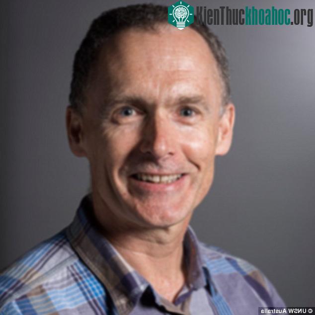 Giáo sư Andrew Grulich.