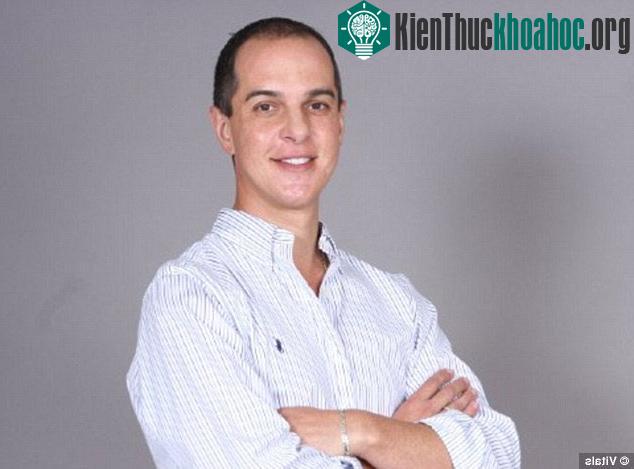 Bác sĩ phẫu thuật Mark Ciaglia cho biết rằng các khớp xương của những người trong độ tuổi 40 hoặc trẻ hơn bị sưng viêm và kém linh hoạt ngày càng nhiều. (Ảnh: Getty Images).