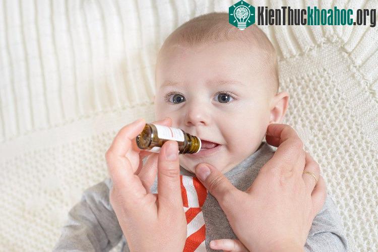 Nếu trẻ được điều trị kháng sinh, số lượng vi khuẩn trong đường ruột sẽ giảm một cách đáng kể.