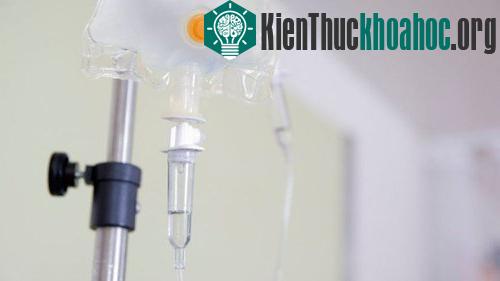 Tùy theo tình trạng cơ thể bệnh nhân mà thầy thuốc sẽ cho truyền loại dịch nào.